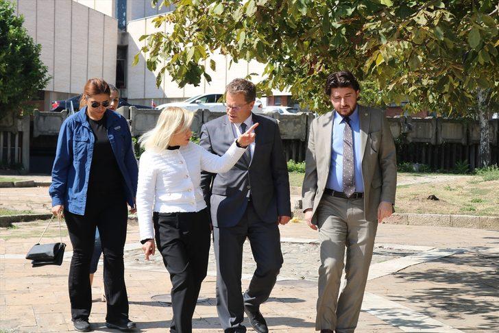 DÜZELTME - "Üsküp'teki Kurşunlu Han, Yunus Emre Enstitüsüne devredildi" başlıklı haberimiz kaynağından düzeltilmiştir.
Haberimizi düzelterek yeniden yayımlıyoruz.
Saygılarımızla.
AA
Üsküp'teki Kurşunlu Han, Yunus Emre Enstitüsüne devredildi G4