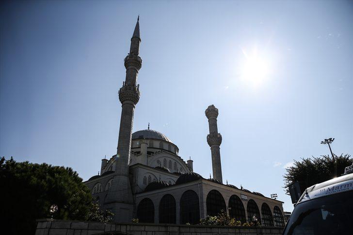 İstanbul'daki depremde caminin minaresi yıkıldı! İşte deprem sonrası ilk görüntüler G2