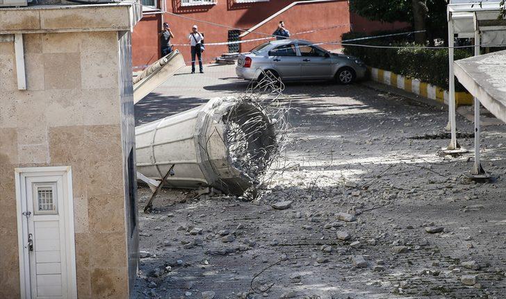 İstanbul'daki depremde caminin minaresi yıkıldı! İşte deprem sonrası ilk görüntüler G3
