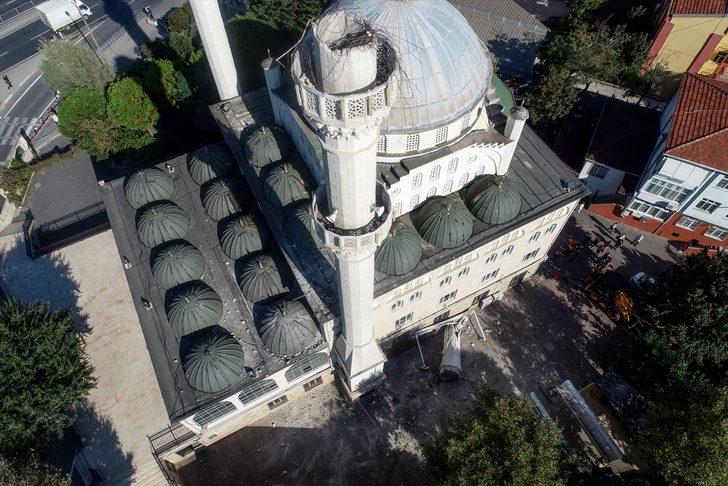 İstanbul'daki depremde caminin minaresi yıkıldı! İşte deprem sonrası ilk görüntüler G5