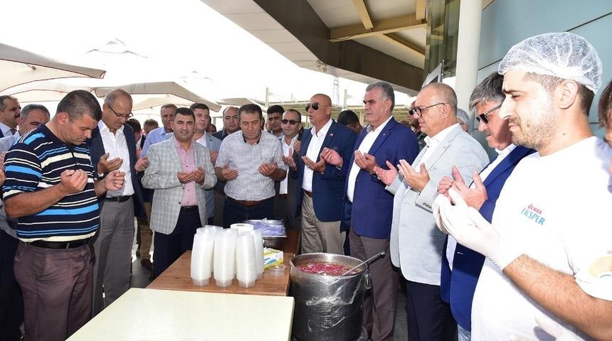 Toplu taşıma şof&ouml;rlerinden geleneksel aşure hayrı