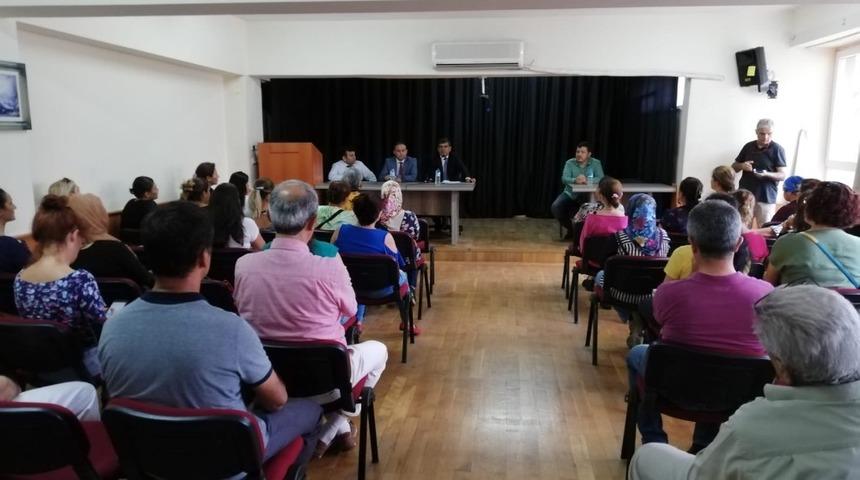 Antalya Lisesinde emniyet birimleri tarafından bilgilendirme toplantısı yapıldı