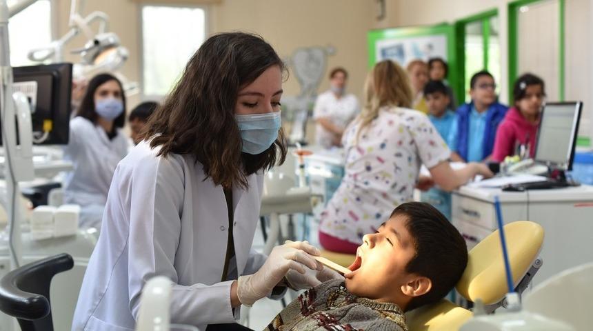 Tepebaşı&rsquo;nın &ccedil;ocukları geleceğe sağlıkla g&uuml;l&uuml;ms&uuml;yor