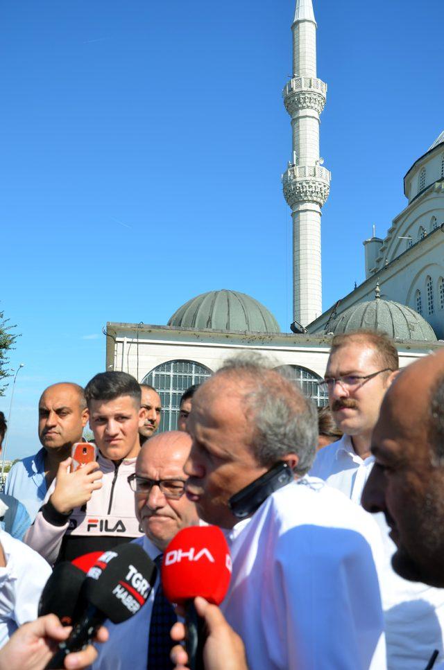Ek / İstanbul'da deprem; Avcılar'da caminin minaresi yıkıldı