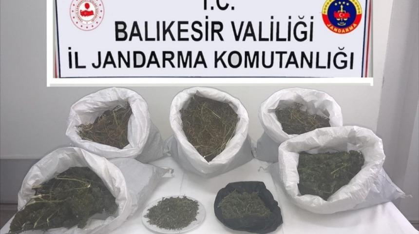 Manyas’ta 10 kilogram esrar yakalandı
