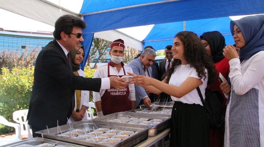 7 Aralık üniversitesinde aşure dağıtıldı