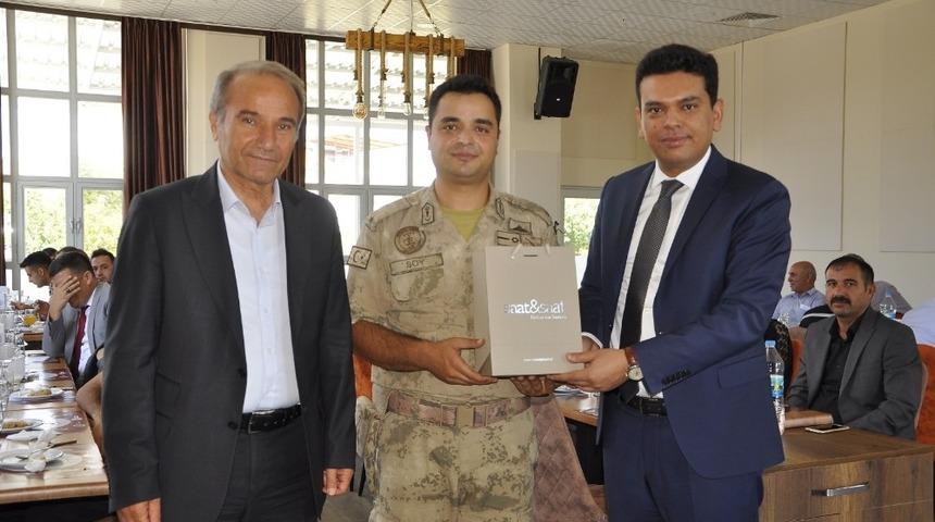 Arguvan İl&ccedil;e Jandarma Komutanı Yusuf Soy i&ccedil;in veda yemeği verildi