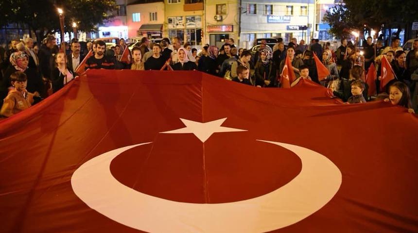 Lapseki’de ’fener alayı’ yürüyüşü yapıldı