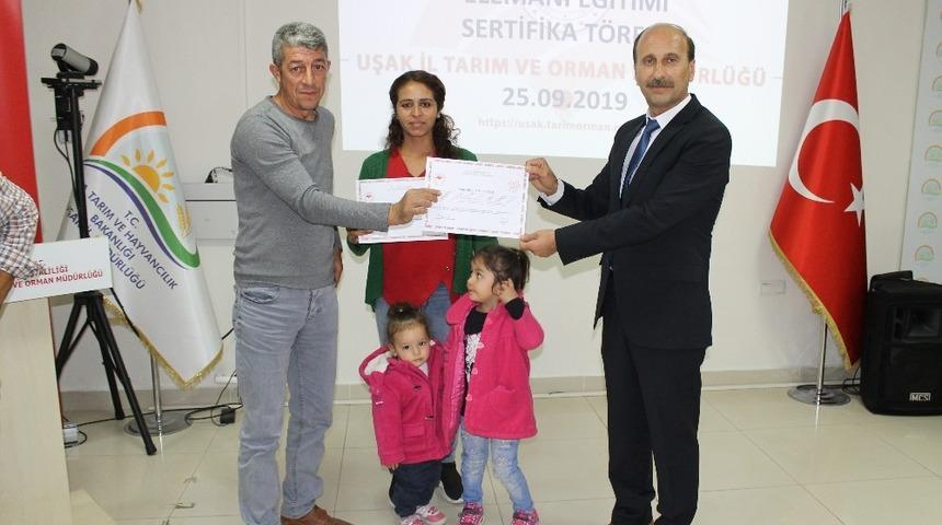 Kursiyerler sertifikalarını törenle aldı