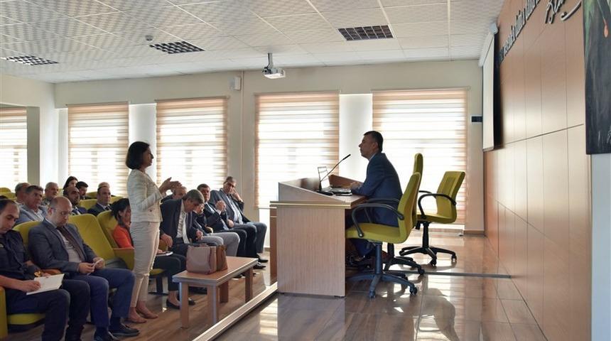 Edremit&rsquo;te muhtarlarla değerlendirme toplantısı yapıldı