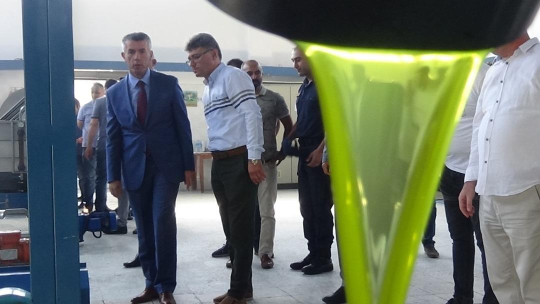 Edremit&rsquo;te sezonun ilk zeytinyağı &uuml;retildi