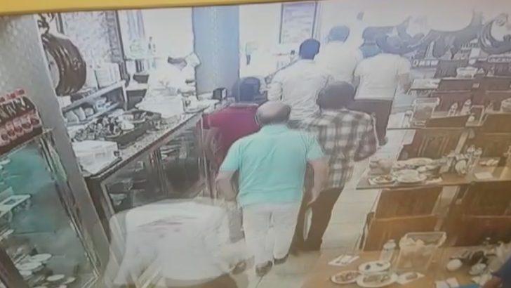 Fatih'te depreme aldırış etmeden yemek yemeye devam etti  G1