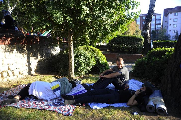 İstanbul'da depremin ardından vatandaşlar parklara akın etti G4