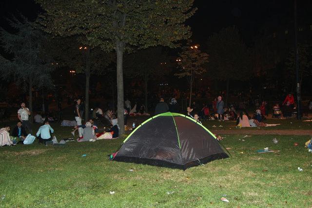 İstanbullular, sahillere ve parklara akın etti