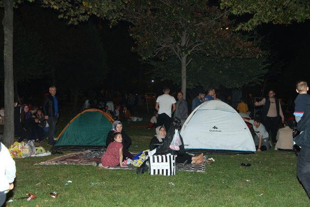 İstanbullular, sahillere ve parklara akın etti