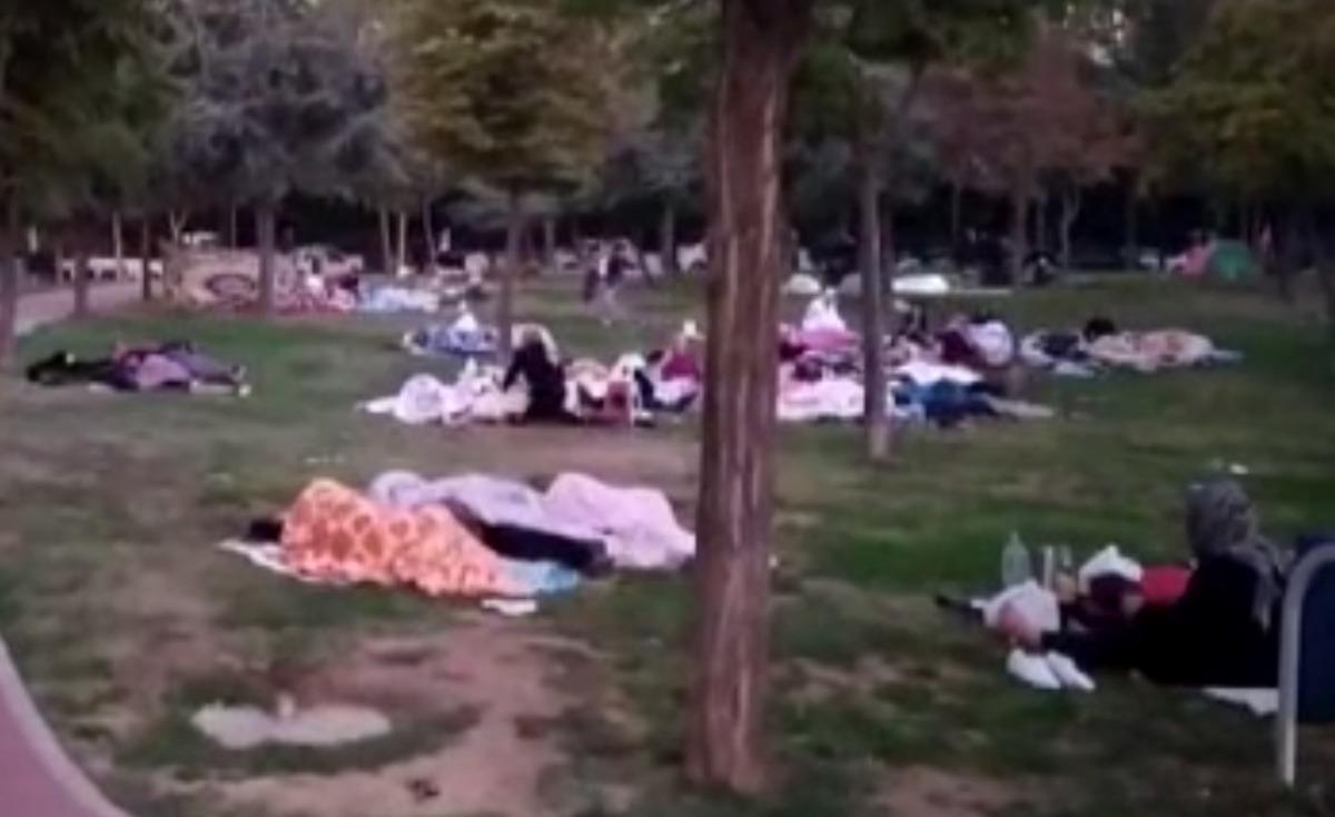 Depremin ertesi g&uuml;n&uuml; İstanbullular g&uuml;ne b&ouml;yle uyandı