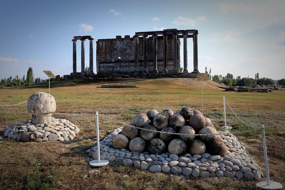 Aizanoi'de Roma hamamı kalıntıları ortaya &ccedil;ıkarıldı