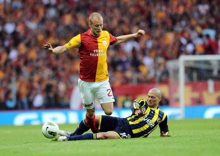 Alex de Souza'dan derbi paylaşımı G5