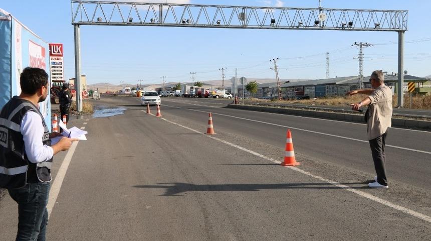 Kars&rsquo;ta ara&ccedil;larda sigara uygulaması