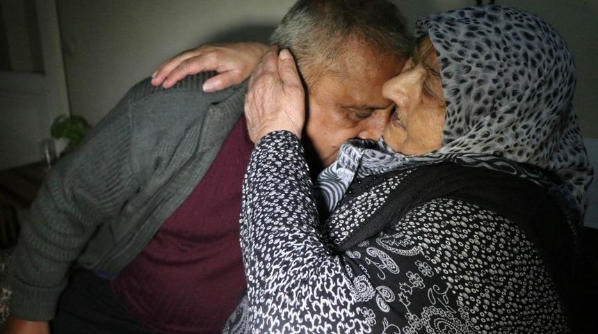 Anne ile oğulun ağlatan buluşması