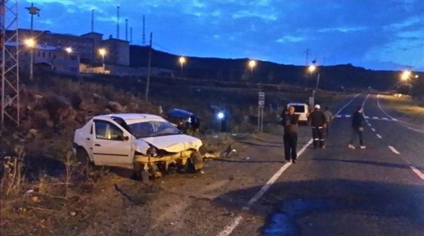 &Ccedil;ıldır&rsquo;da trafik kazası: 11 yaralı