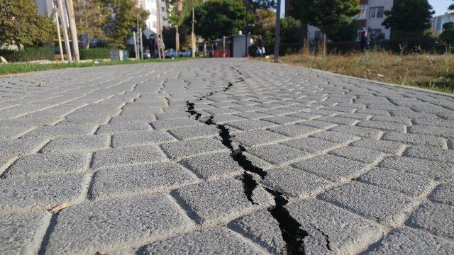 Silivri’de deprem öncesi olan çatlaklar deprem sonrası daha da büyüdü