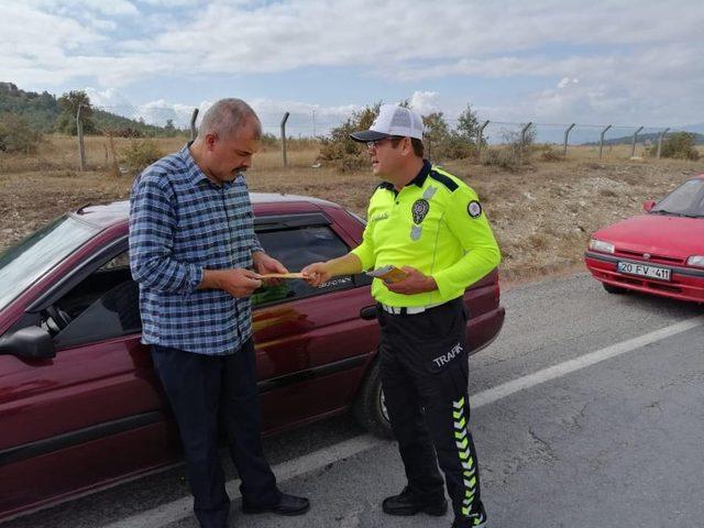 Emet’te sürücülerin sigara yasağına uyup uymadıkları denetlendi