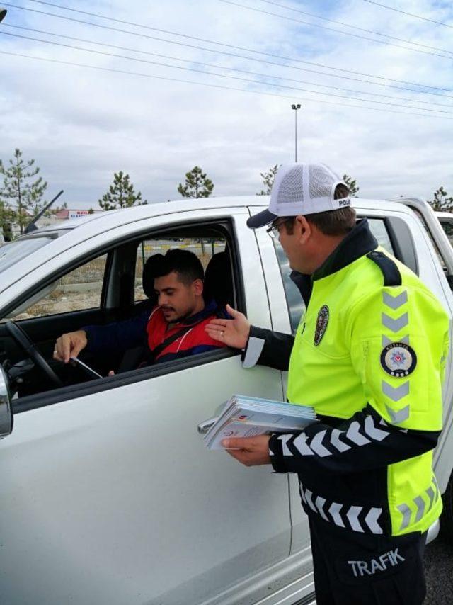 Emet’te sürücülerin sigara yasağına uyup uymadıkları denetlendi