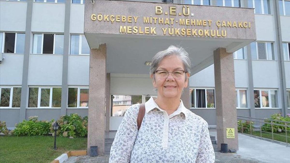 Kanseri iki kez yenen 62 yaşındaki Sibel Kaya, şimdi &uuml;niversiteli!