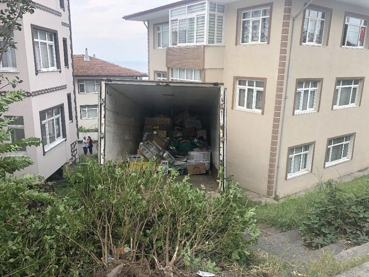 Zonguldak’da  kamyon eve girdi ev sahipleri deprem sandı G1