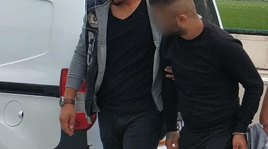 Uyuşturucu satmaktan gözaltına alındı
