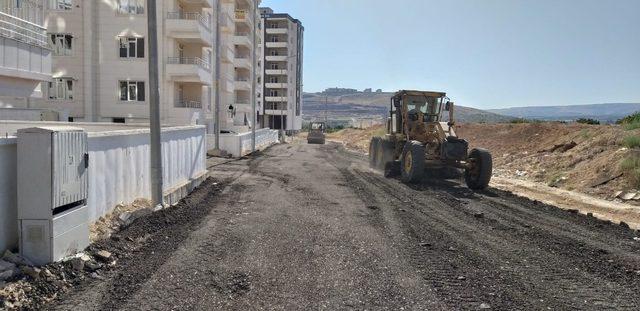 Karaköprü’de yol yapım çalışmaları sürüyor