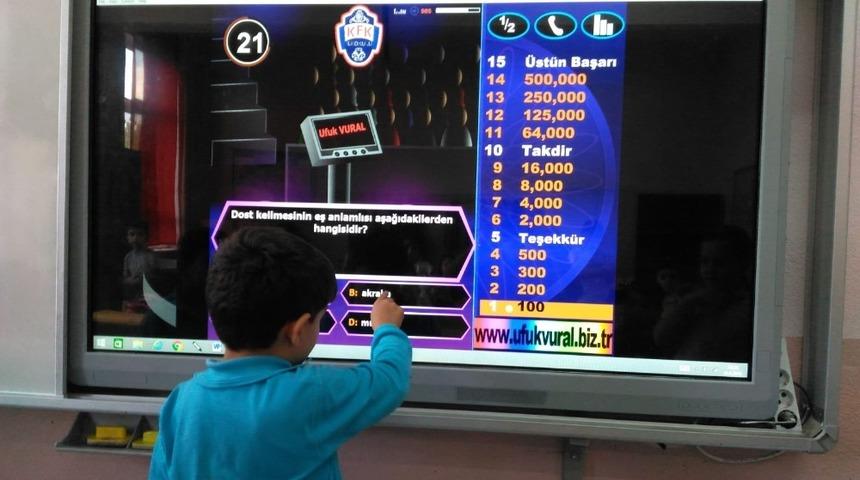 &Ouml;ğrenciler &rsquo;Kim 500 puan ister&rsquo; yarışmasını &ccedil;ok sevdi