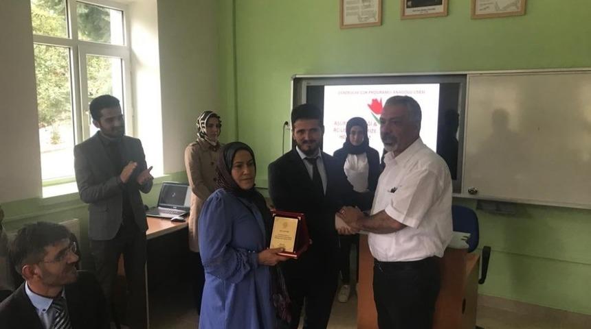 Derebucak&rsquo;ta eğitime destek veren hayırseverlere plaketli teşekk&uuml;r