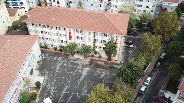 Hasar nedeniyle incelenen Maltepe Halit Armay Anadolu Lisesi havadan g&ouml;r&uuml;nt&uuml;lendi 1