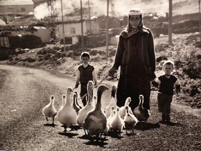 Vardiyası hiç bitmeyen kadınların fotoğrafları sergi oldu