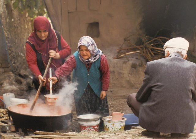 Vardiyası hiç bitmeyen kadınların fotoğrafları sergi oldu