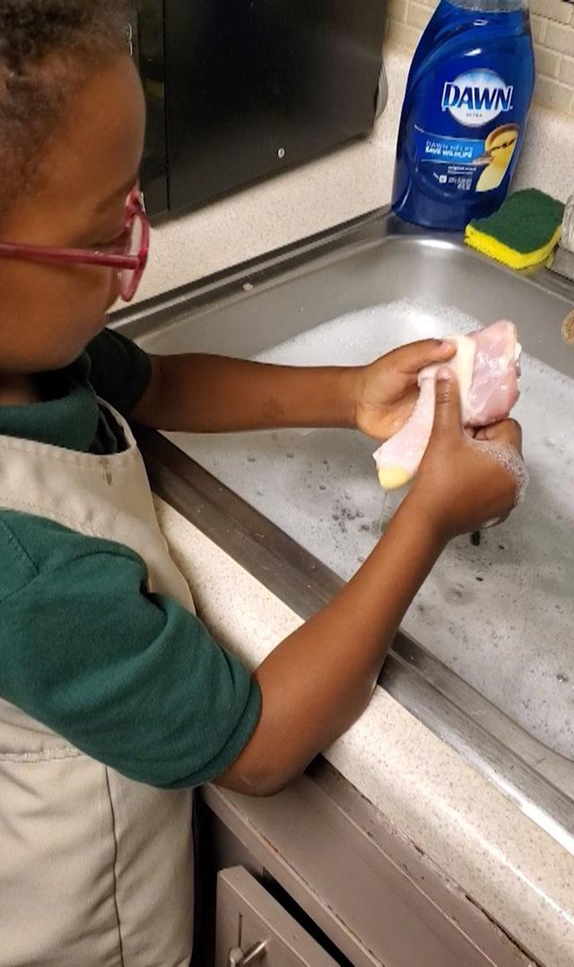 CATERS_KID_CLEANS_CHICKEN_WITH_WASHING_UP_LIQUID_1