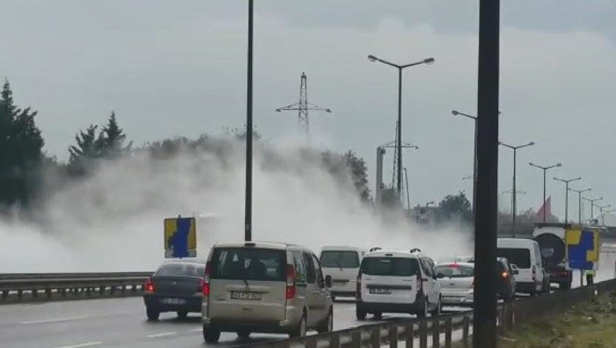 Kocaeli&rsquo;de korkutan olay! Fabrikadan sızan gazlar D-100&rsquo;&uuml; trafiğe kapattı