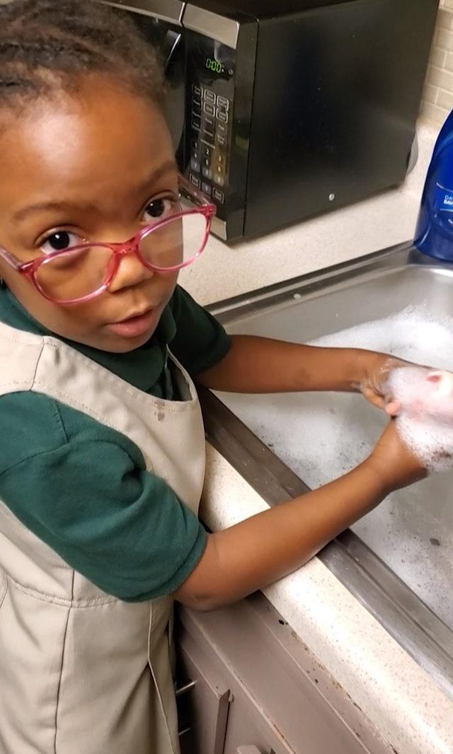 CATERS_KID_CLEANS_CHICKEN_WITH_WASHING_UP_LIQUID_2