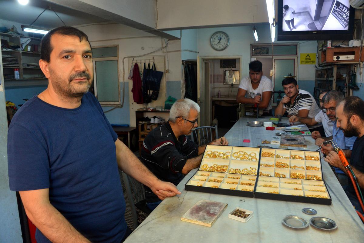 Altında ayar vurgunu