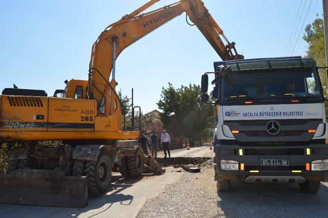 Bozulan grup yolunda bakım-onarım yapılıyor