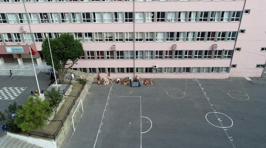 Hasar nedeniyle incelenen Yenibosna Ortaokulu havadan fotoğraflandı