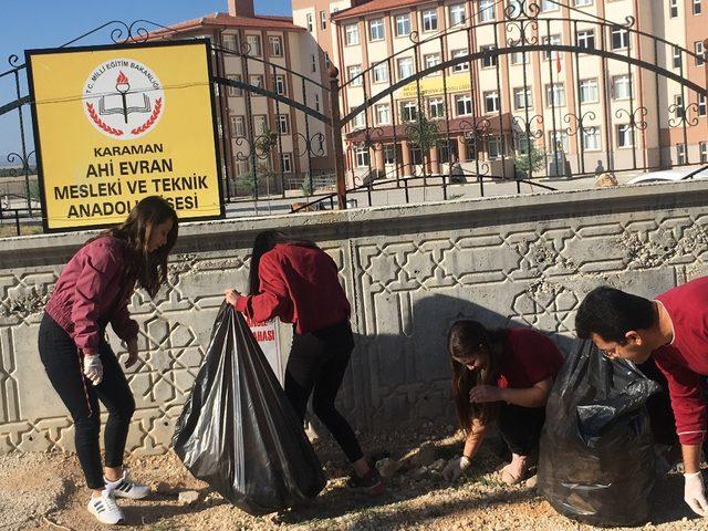 Lise öğrencilerinden örnek davranış