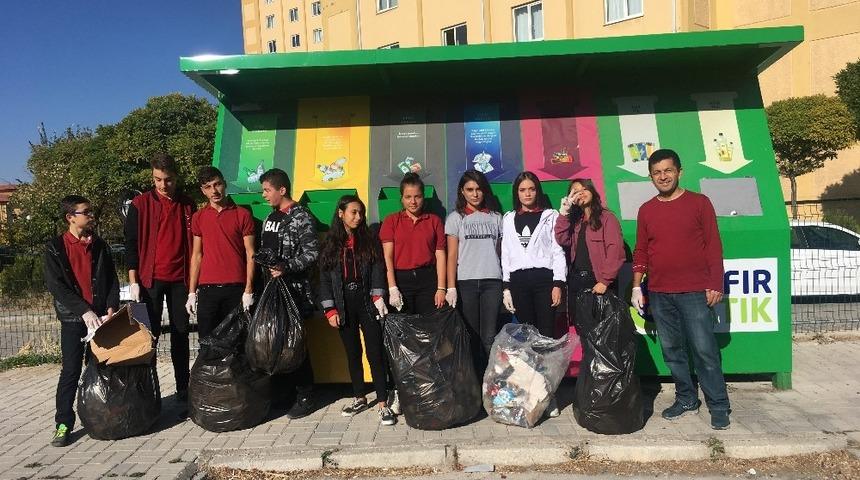 Lise &ouml;ğrencilerinden &ouml;rnek davranış