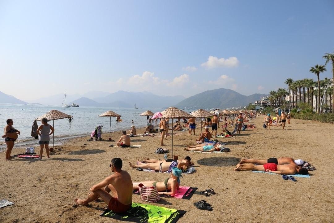 Marmaris sonbaharda yaz sezonunu yaşıyor