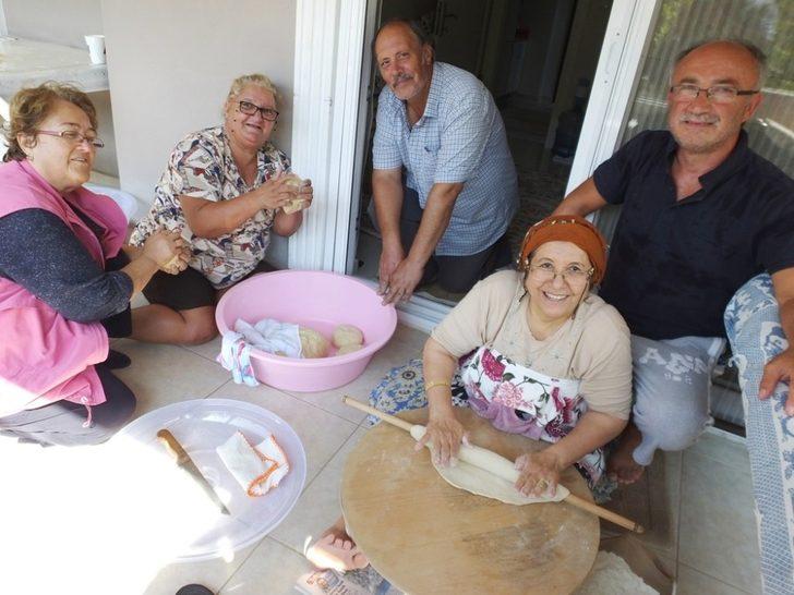 Kadınlar erişte yaptı, erkekler destek oldu G4