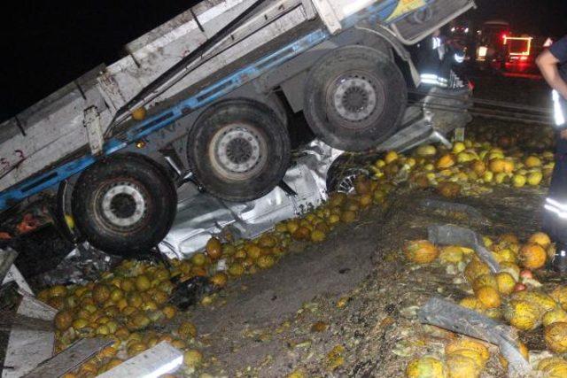 Otomobildeki çiftin ölümüne neden olan TIR sürücüsü tutuklandı