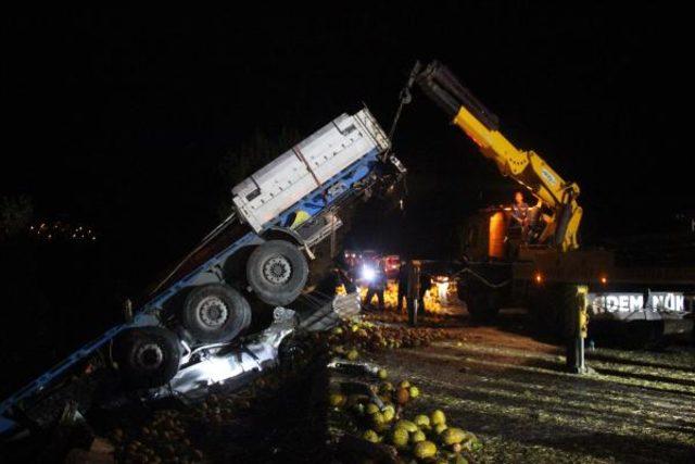 Otomobildeki çiftin ölümüne neden olan TIR sürücüsü tutuklandı