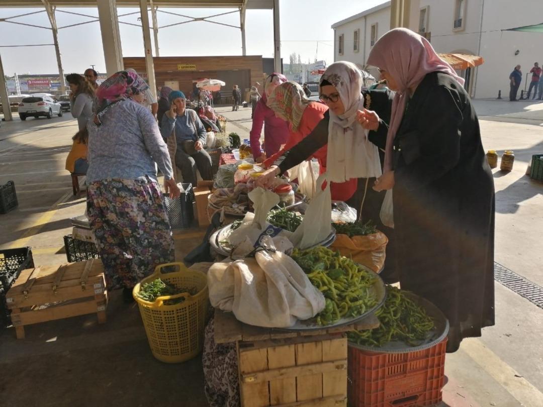 Salihli&rsquo;de &rsquo;&Uuml;retici Pazarı&rsquo; a&ccedil;ıldı